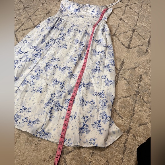 Stunning floral dress 🪻💫 - Picture 6 of 7